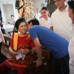 Imelda pulls off a surprise in COMELEC by wearing red dress with yellow